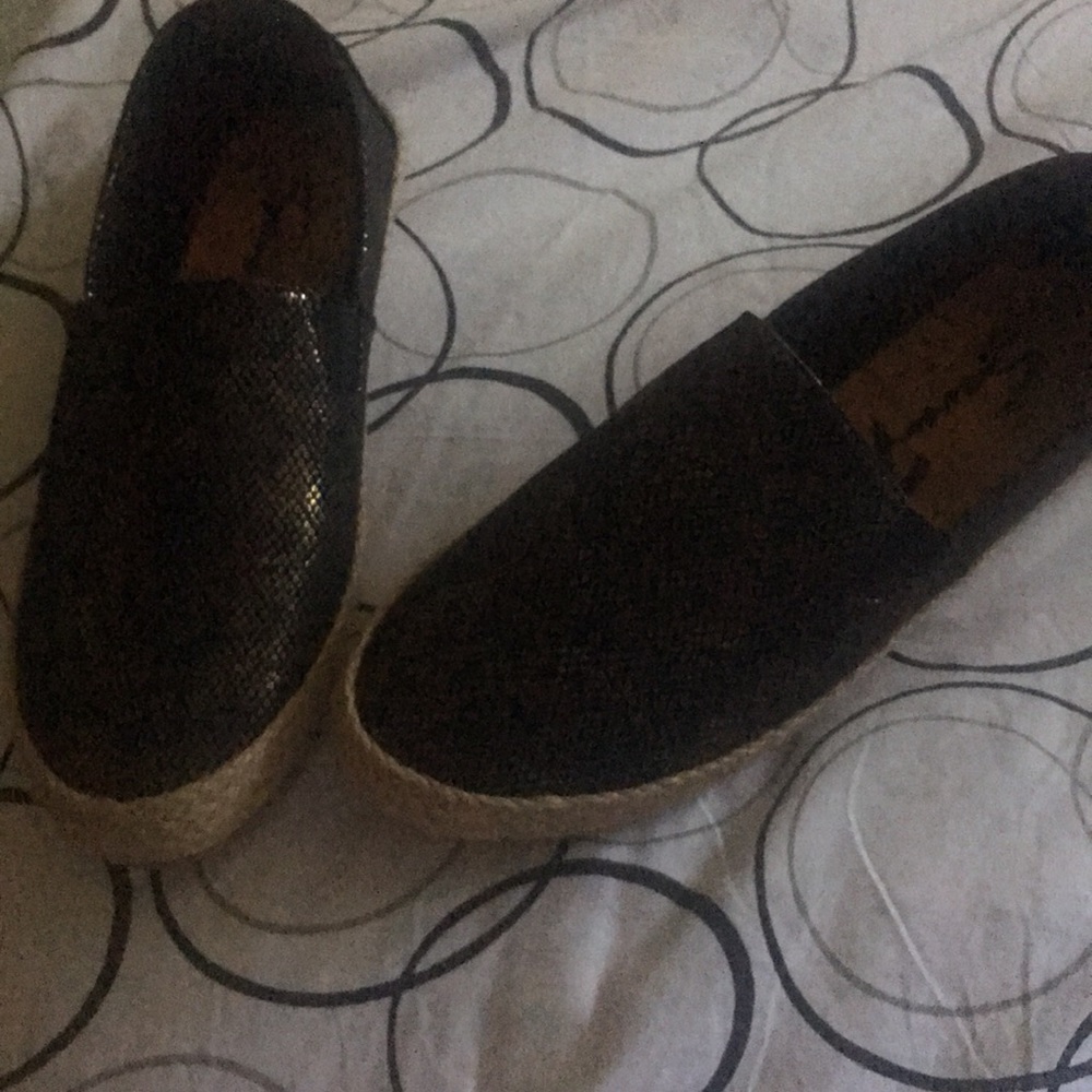 Seven shoes